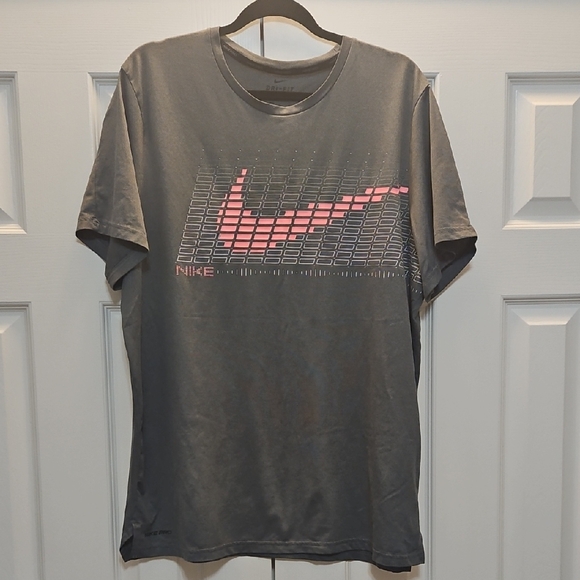 Nike Pro Hyper Dry Men's Gray White Pink Graphic Short Sleeve Shirt L EUC - Picture 1 of 4